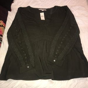 NWT Olive Green Eyelet Top✨